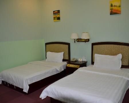 Super 8 Beijing Yizhuang Tianbao Hotel Екстериор снимка