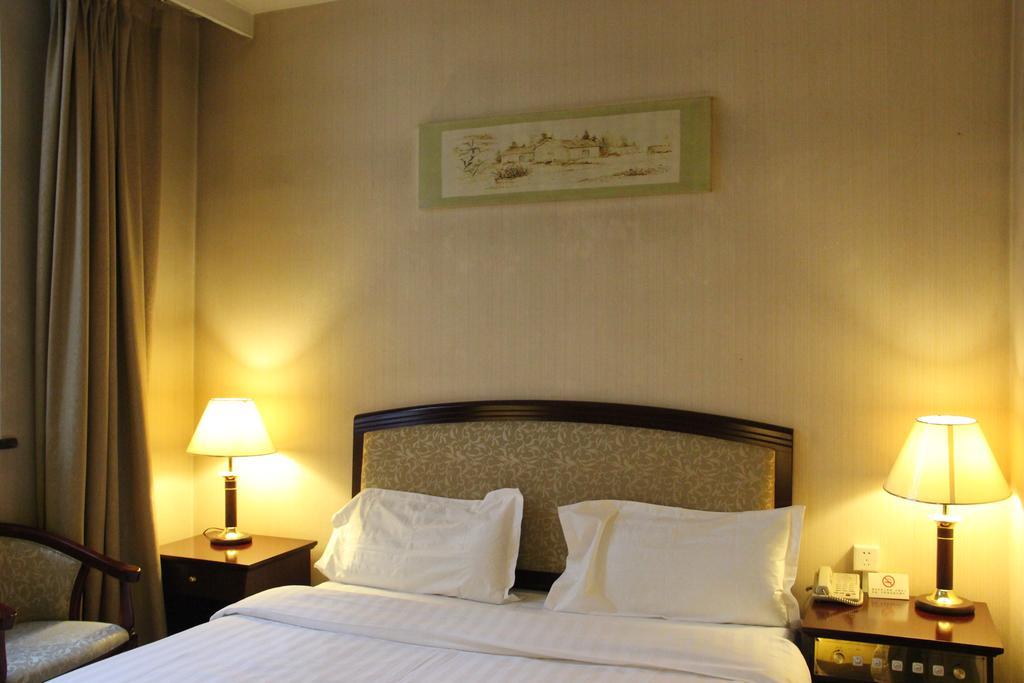Super 8 Beijing Yizhuang Tianbao Hotel Стая снимка