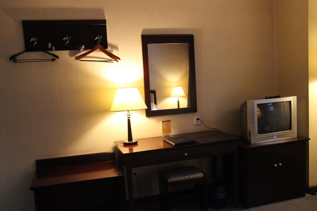 Super 8 Beijing Yizhuang Tianbao Hotel Стая снимка