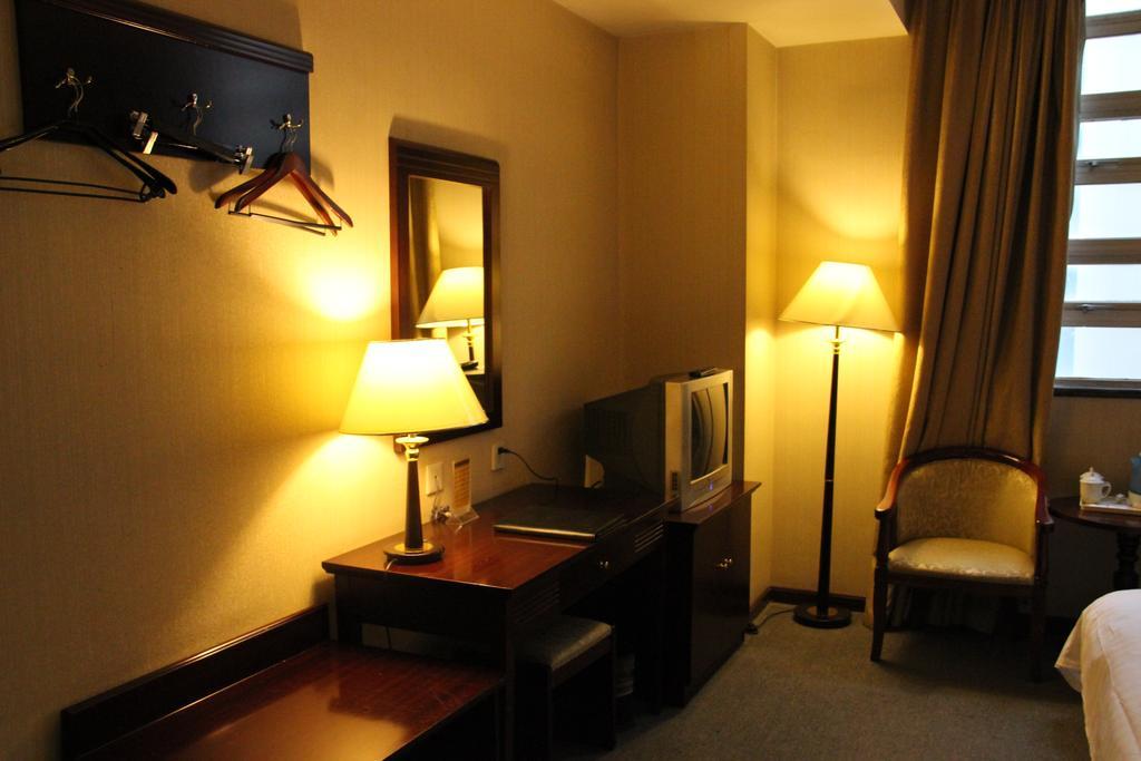 Super 8 Beijing Yizhuang Tianbao Hotel Стая снимка