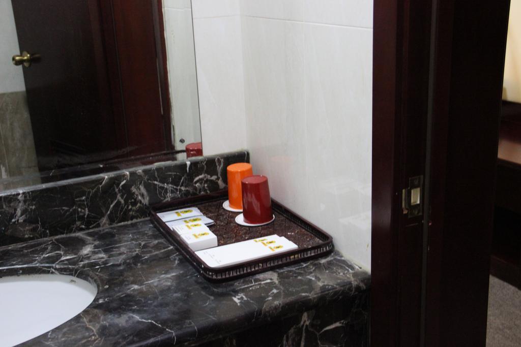 Super 8 Beijing Yizhuang Tianbao Hotel Стая снимка