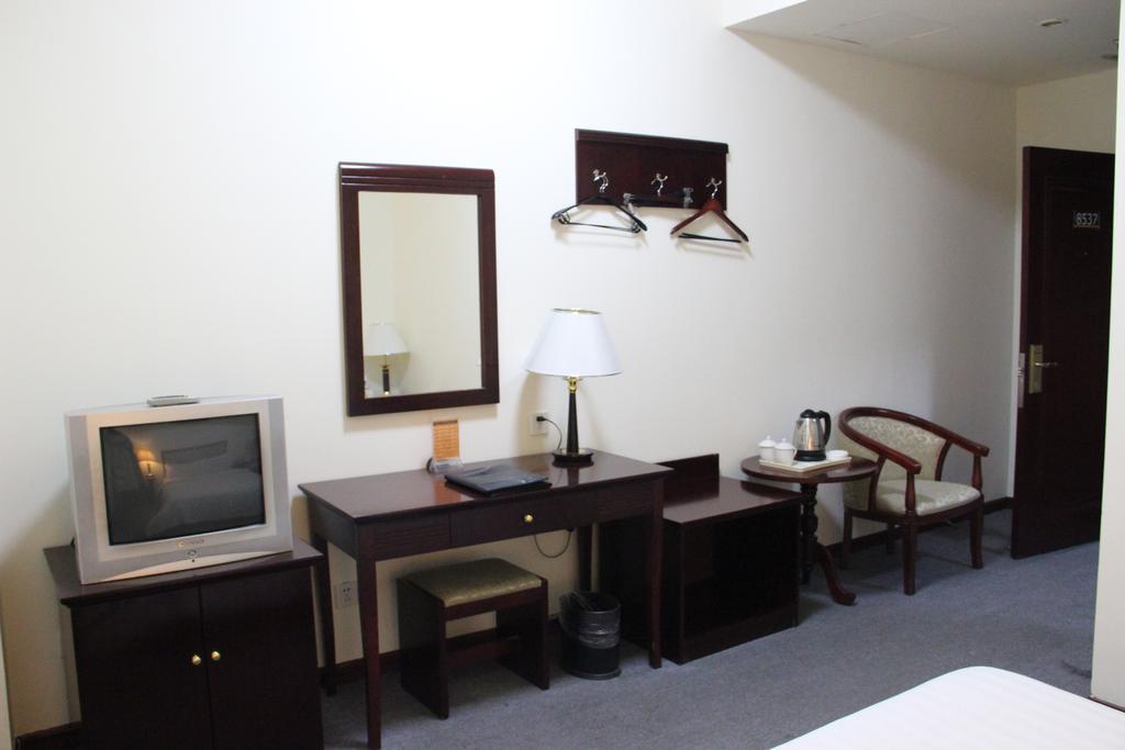 Super 8 Beijing Yizhuang Tianbao Hotel Стая снимка