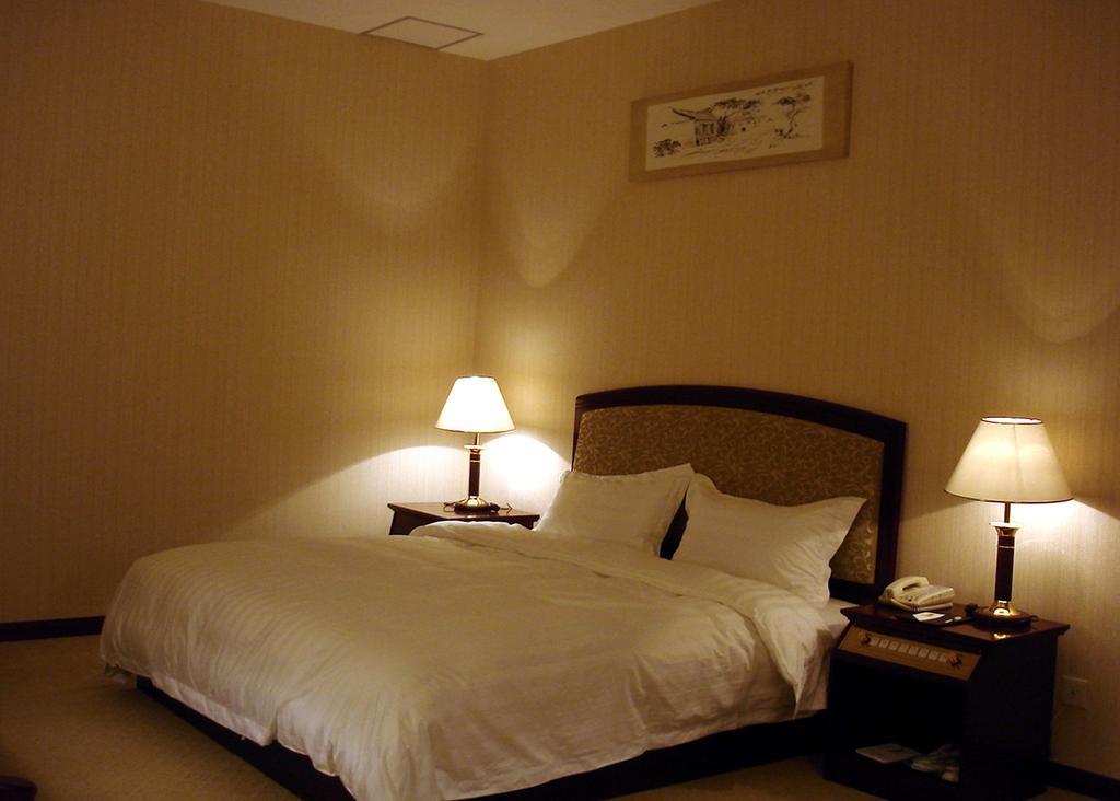Super 8 Beijing Yizhuang Tianbao Hotel Стая снимка