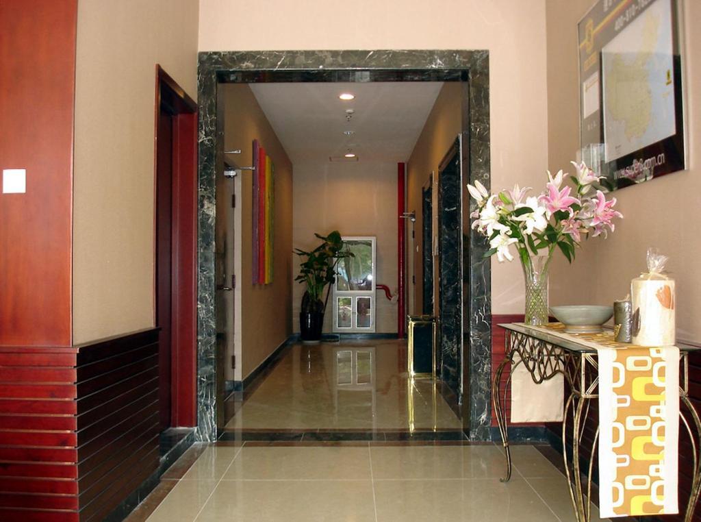 Super 8 Beijing Yizhuang Tianbao Hotel Екстериор снимка