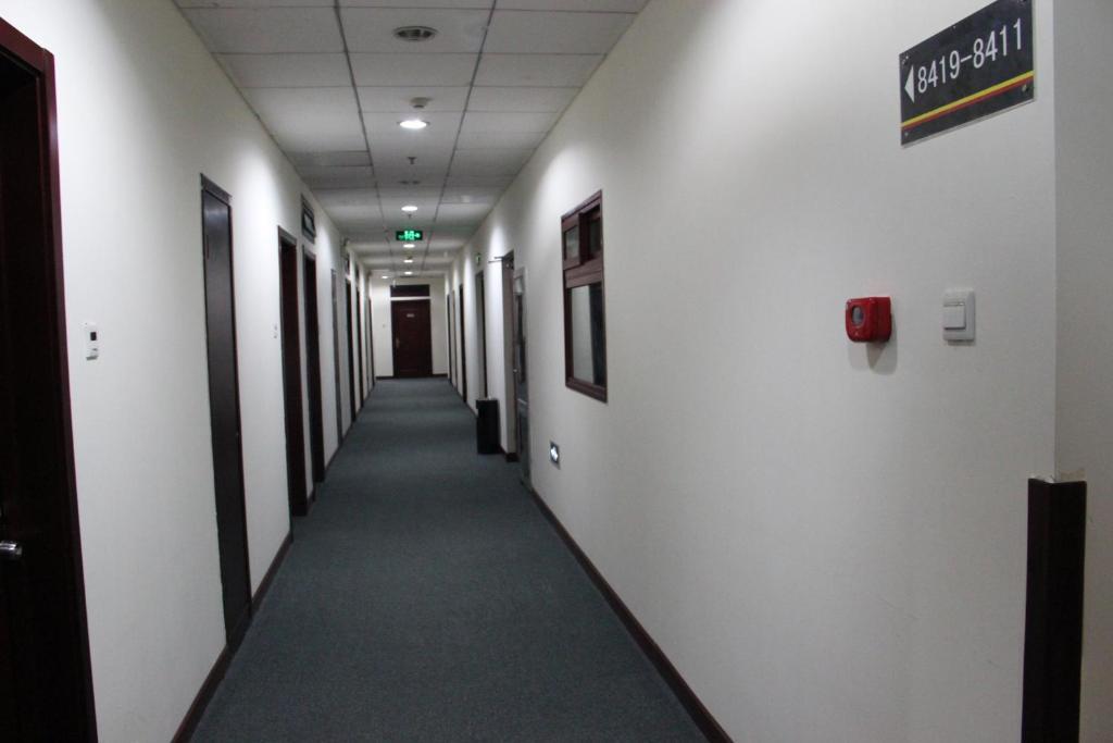 Super 8 Beijing Yizhuang Tianbao Hotel Екстериор снимка