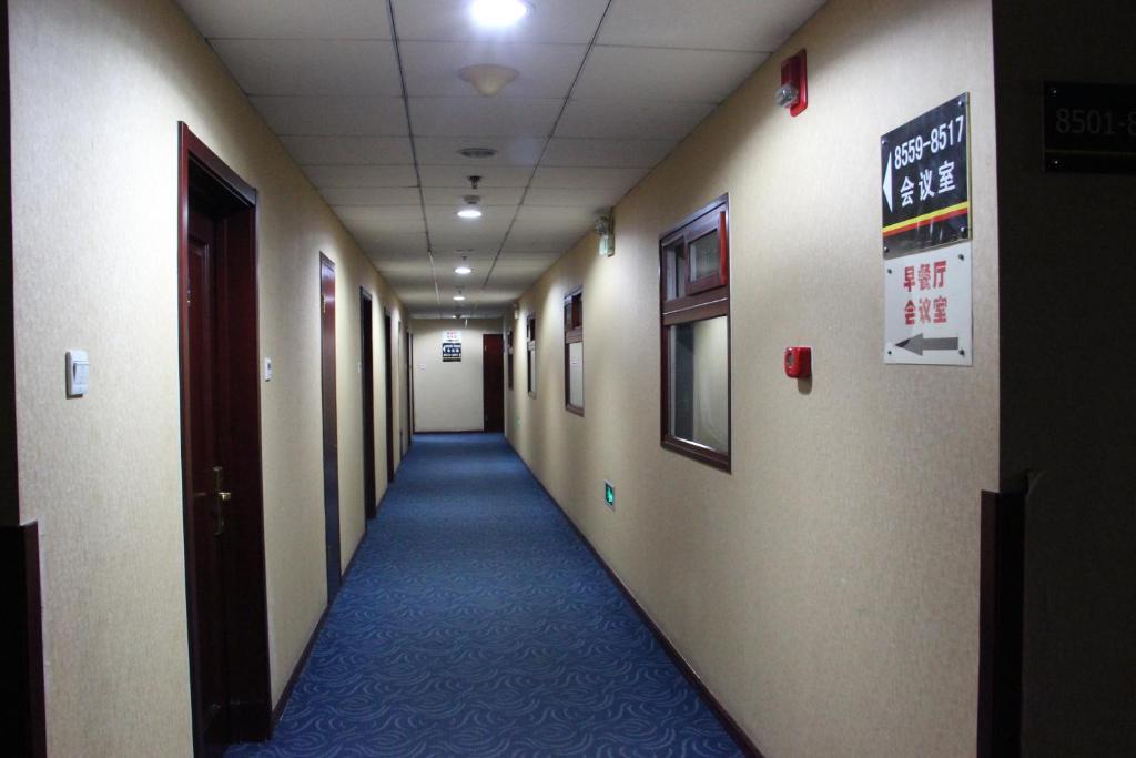Super 8 Beijing Yizhuang Tianbao Hotel Екстериор снимка
