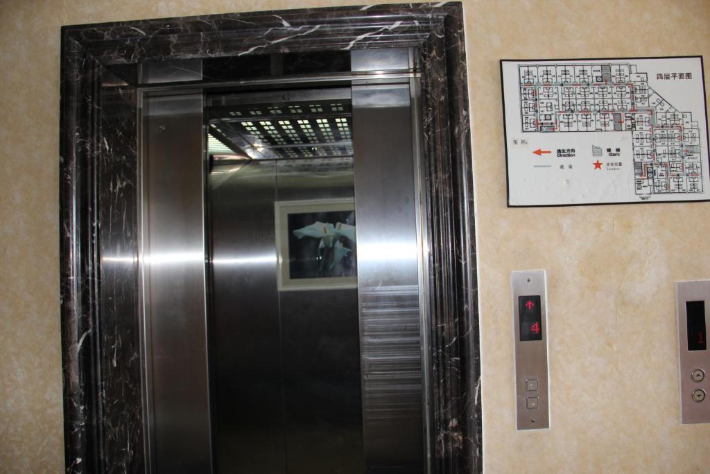 Super 8 Beijing Yizhuang Tianbao Hotel Екстериор снимка